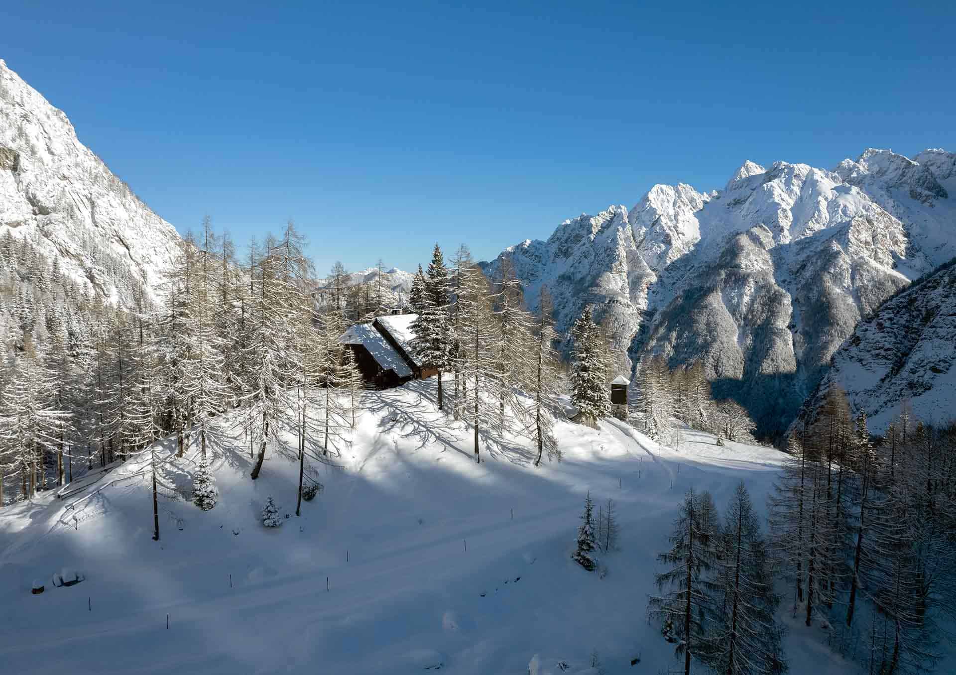 Erjavčeva's hut in the winter.