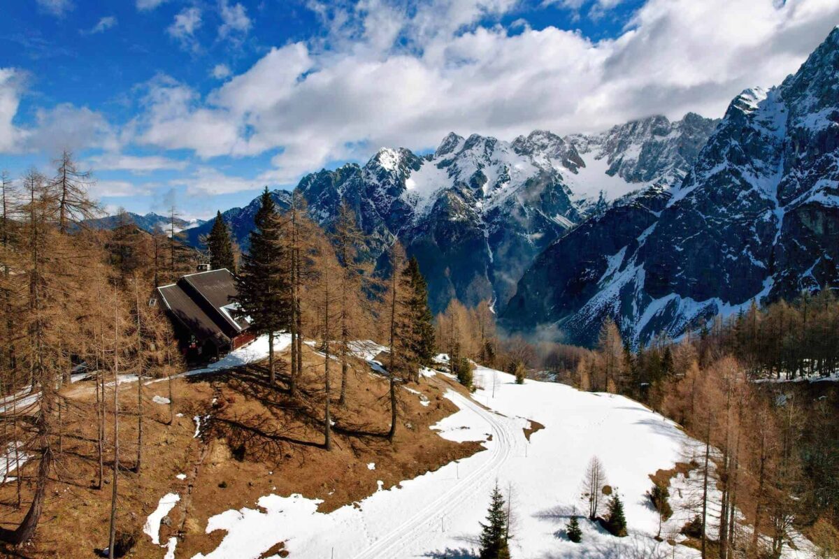 Erjavćeva koča - Autumn and spring at Vršič pass