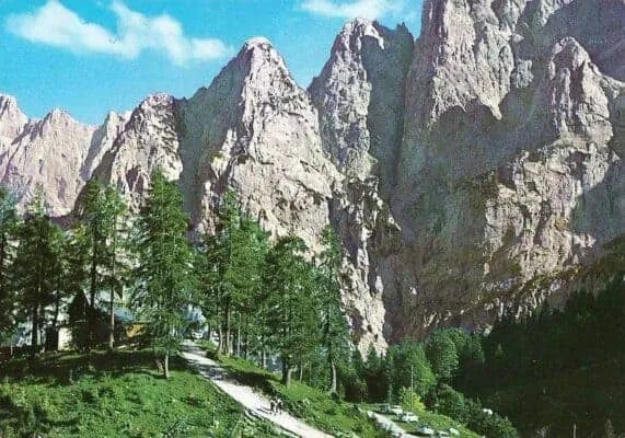 Erjavec Lodge on Vršič postcard (1969)