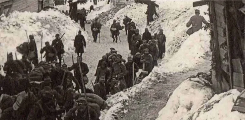 Prisoners of war and Austro-Hungarian soldiers passing by warehouses and a field hospital near the Voss Hut, the present-day Erjavčeva Koča.